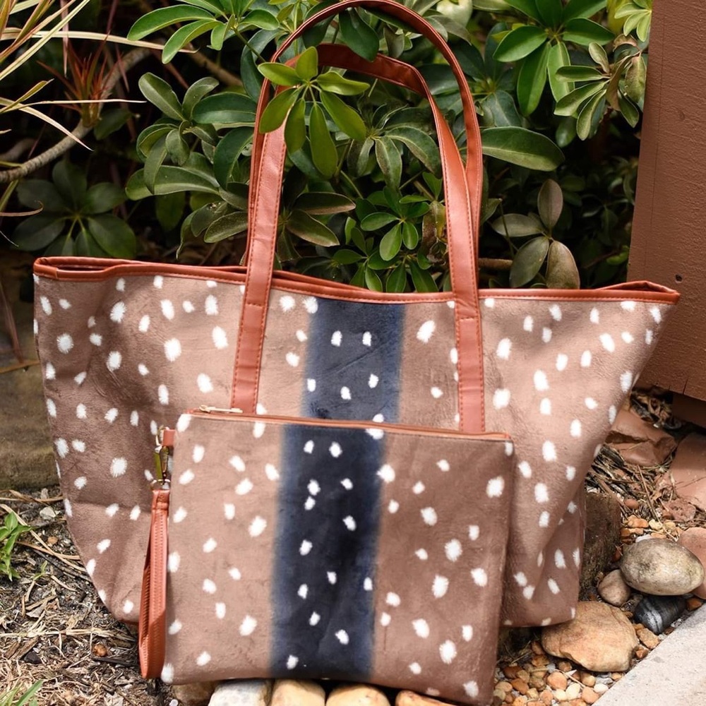 Deer Print Clutch - Picture 3 of 3